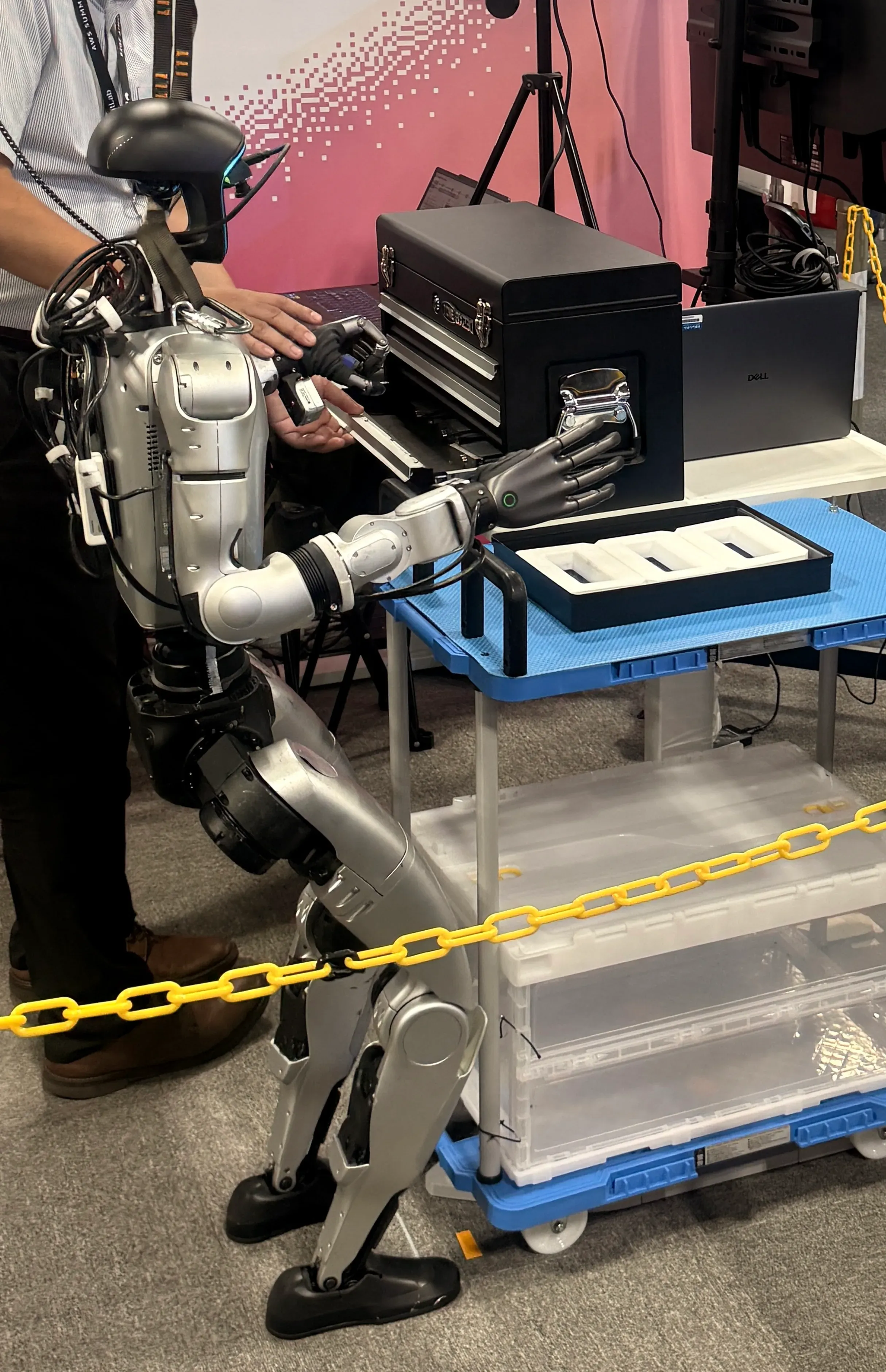 Demonstration of a five-fingered robot